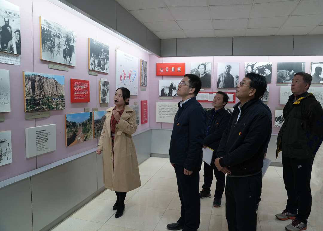 3参观学习.jpg