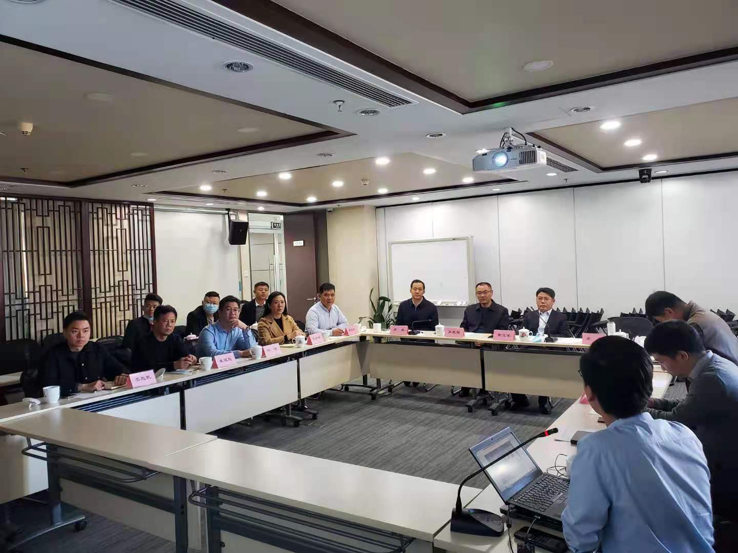 会议现场.jpg